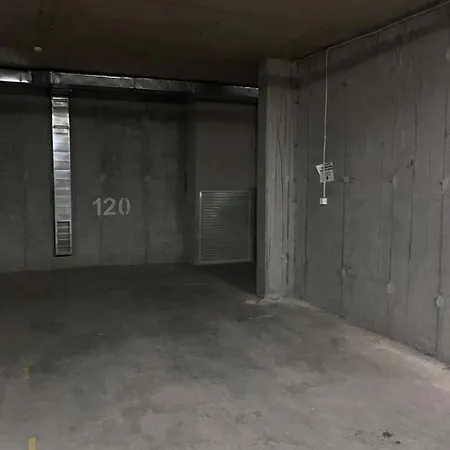 Arte - Free Parking Garage